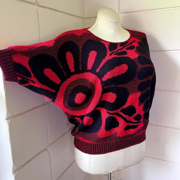 Vintage 80s Black and Red Mod Look Floral Sweater Dolman Short Sleeves Size M L - Picture 2 of 10